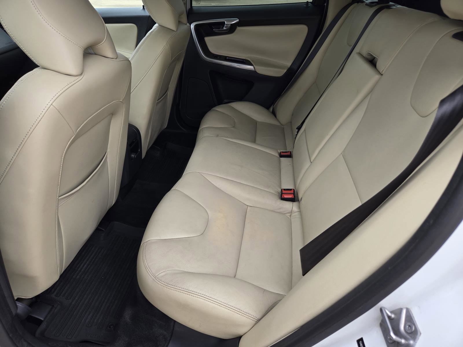 Used 2016 Ice White Volvo T5 Premier image 29