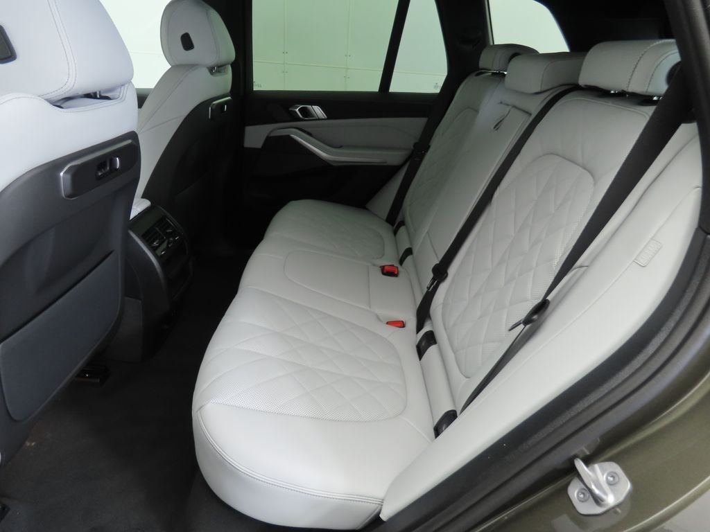Used 2026 Green Metallic BMW xDrive40i image 21