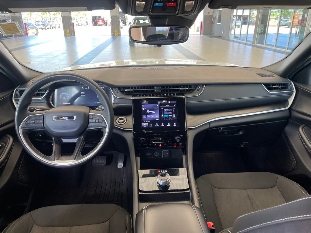 Used 2024 White Jeep Laredo image 11
