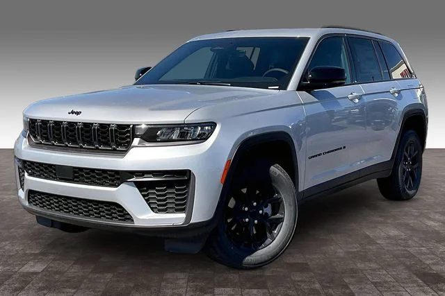 2026 Jeep Grand Cherokee Laredo Altitude