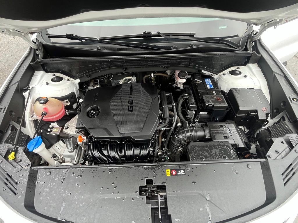 Used 2022 White Kia S image 19