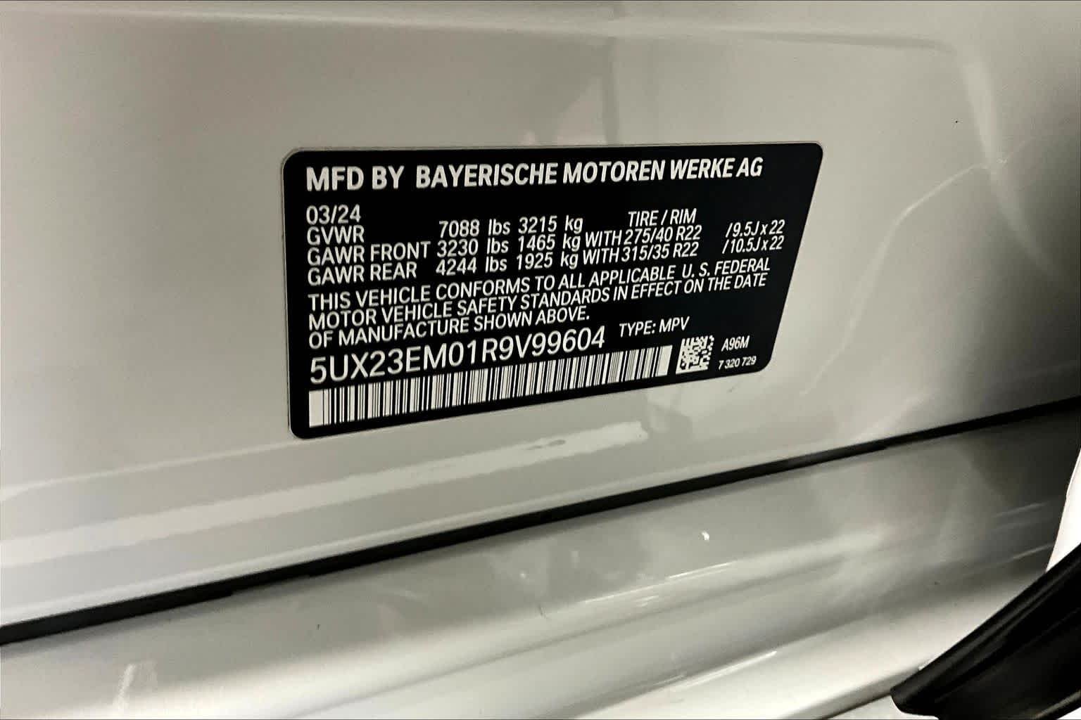 Used 2024 Mineral White Metallic BMW xDrive40i image 30