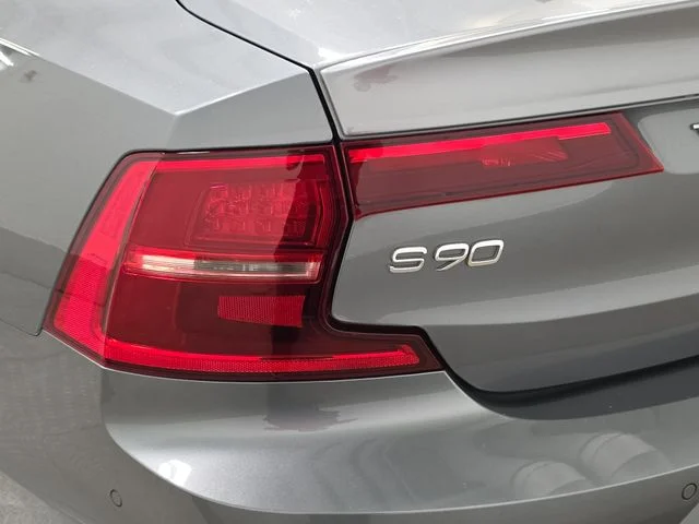 Used 2018 Gray Volvo T5 Momentum image 31