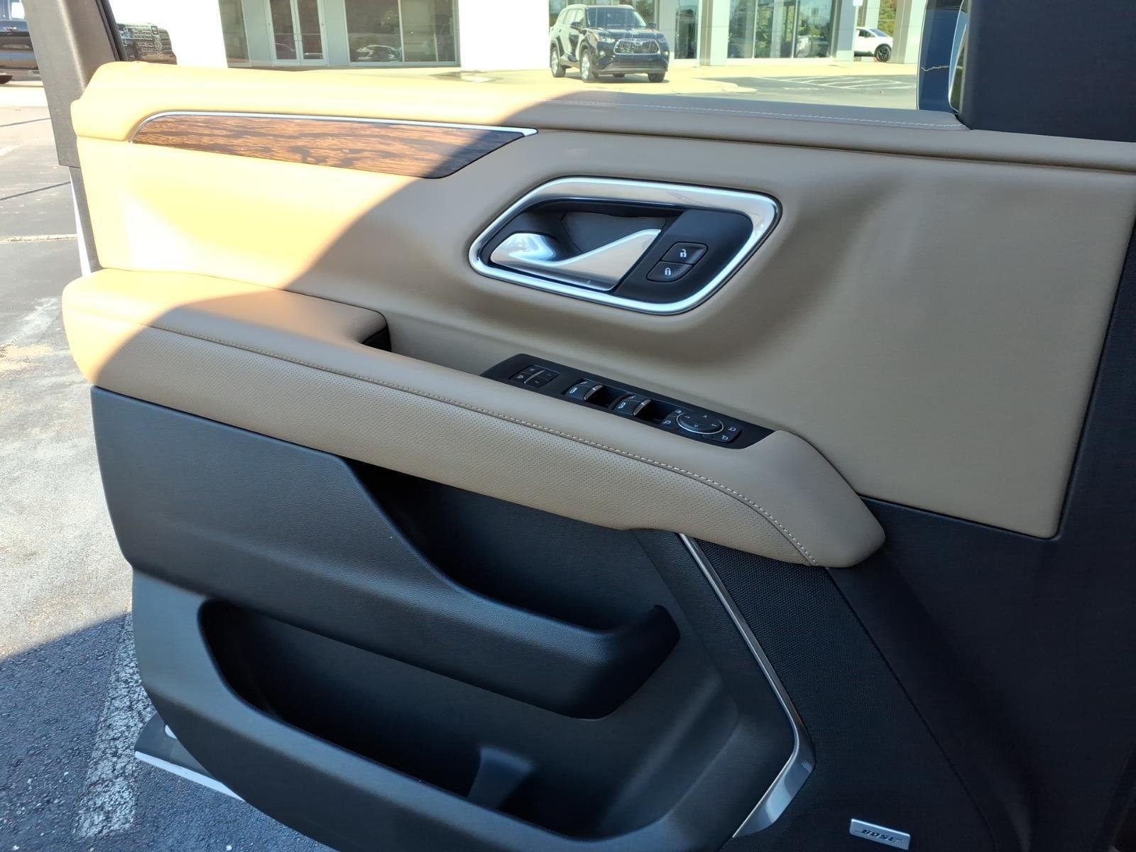 Used 2024 Iridescent Pearl Tricoat Chevrolet Premier image 32