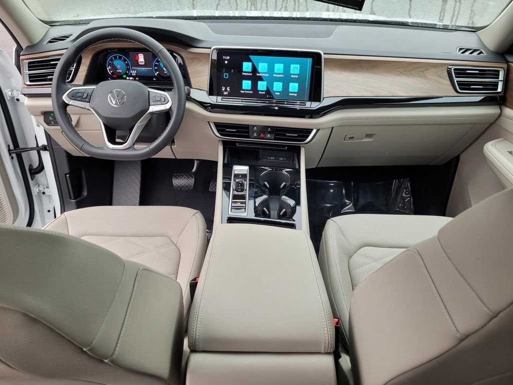 New 2026 White/off-white Volkswagen 2.0T SE w/Technology image 16
