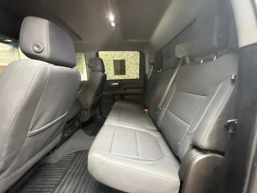 Used 2022 Silver Ice Metallic Chevrolet Custom image 13