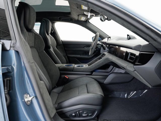 2025 Porsche Taycan GTS - Photo 25