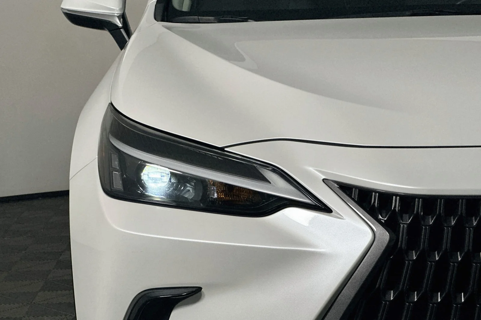 Used 2023 Eminent White Pearl Lexus NX 350h image 15