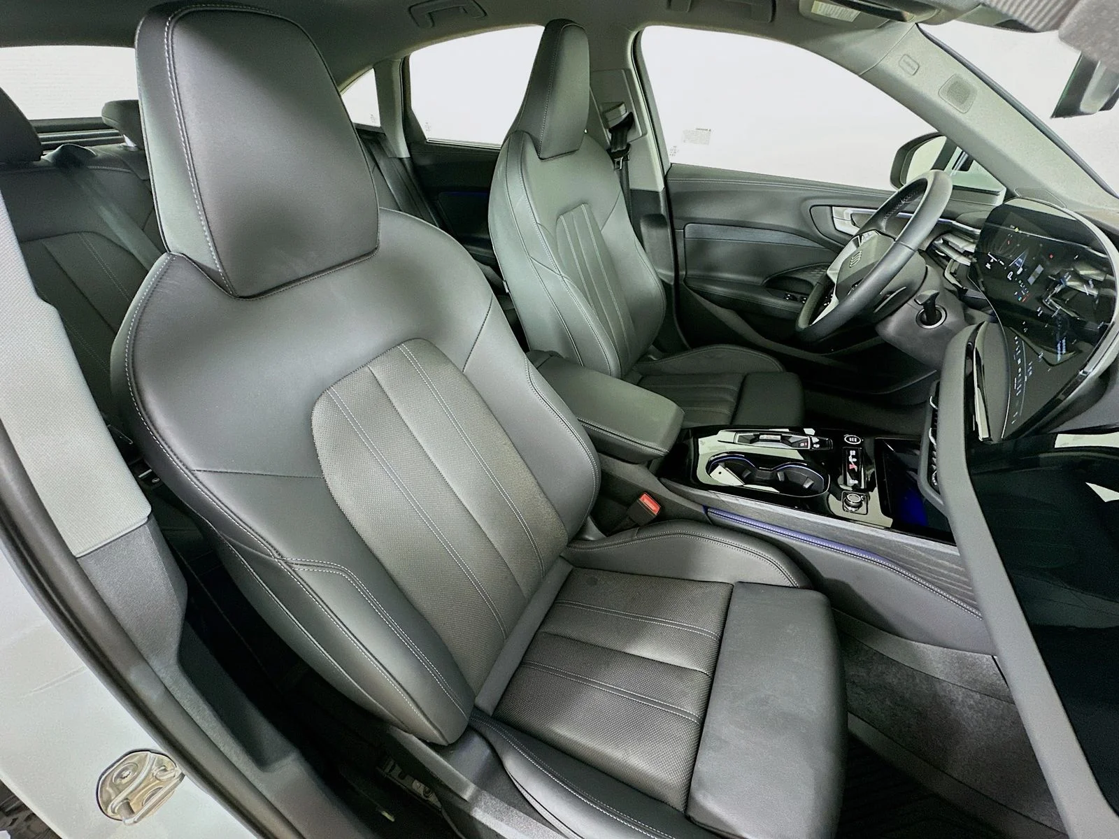 Used 2025 White Audi  image 44