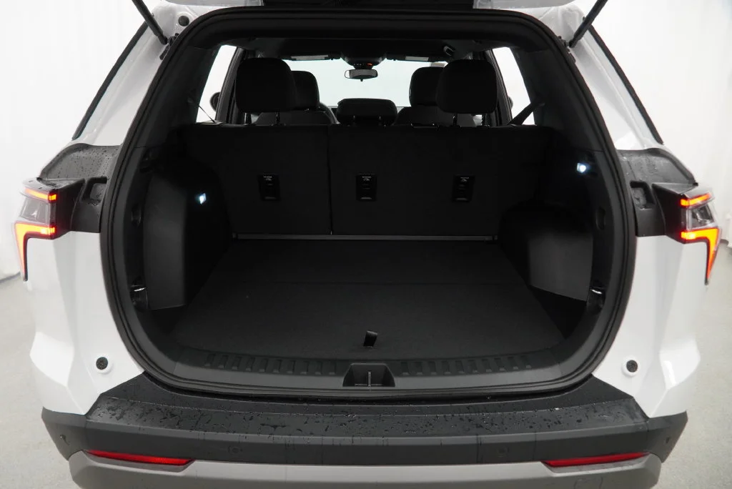 New 2027 Summit White Chevrolet LT image 25