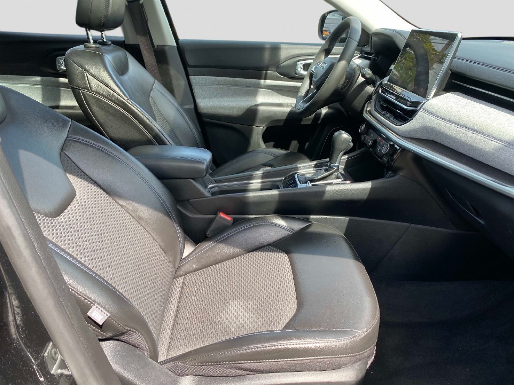 Used 2022 Black Jeep Latitude image 21