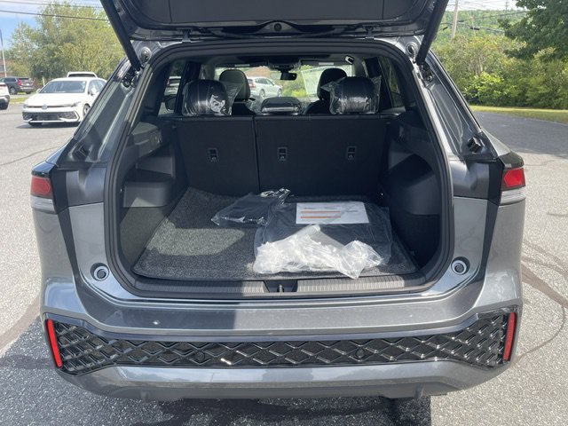 New 2026 Platinum Gray Metallic Volkswagen SE R-Line AWD image 9