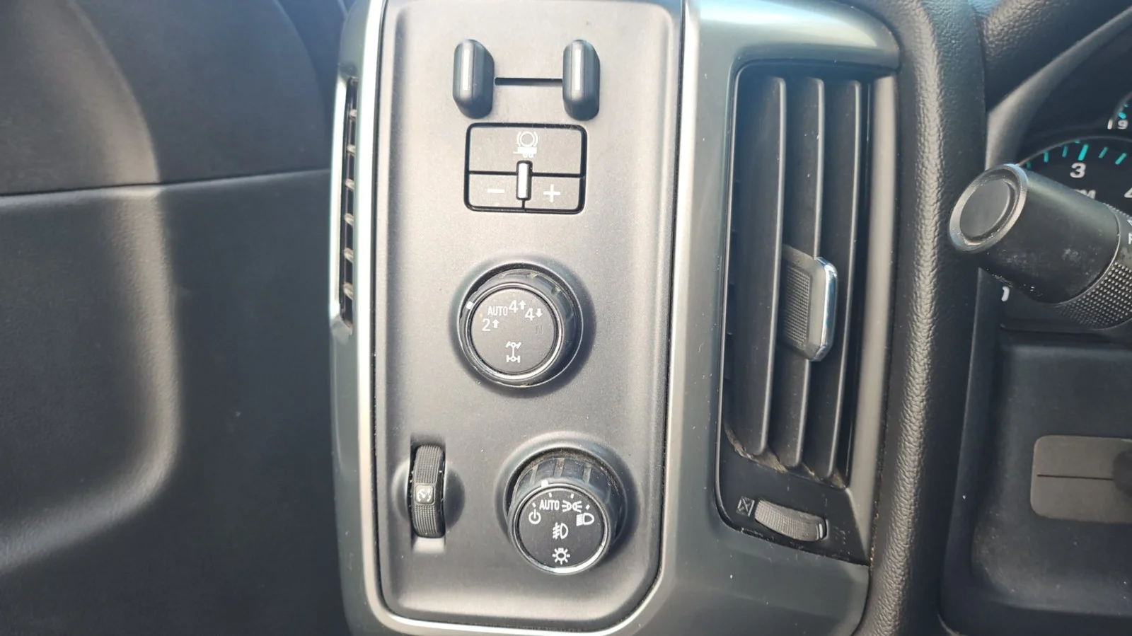 Used 2017 Graphite Metallic Chevrolet LT 4WD image 15