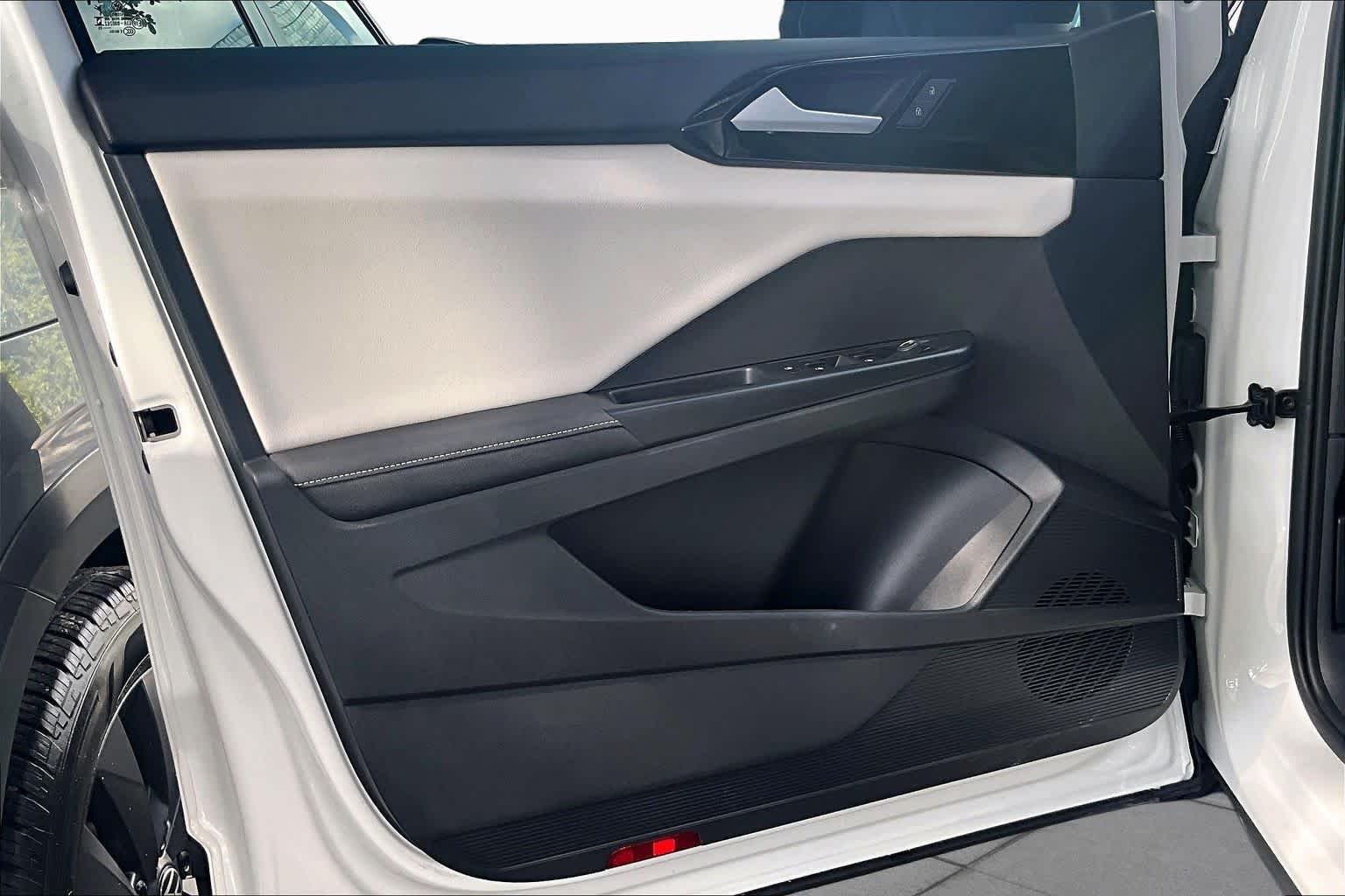 Certified Used 2025 Pure White Volkswagen S image 21