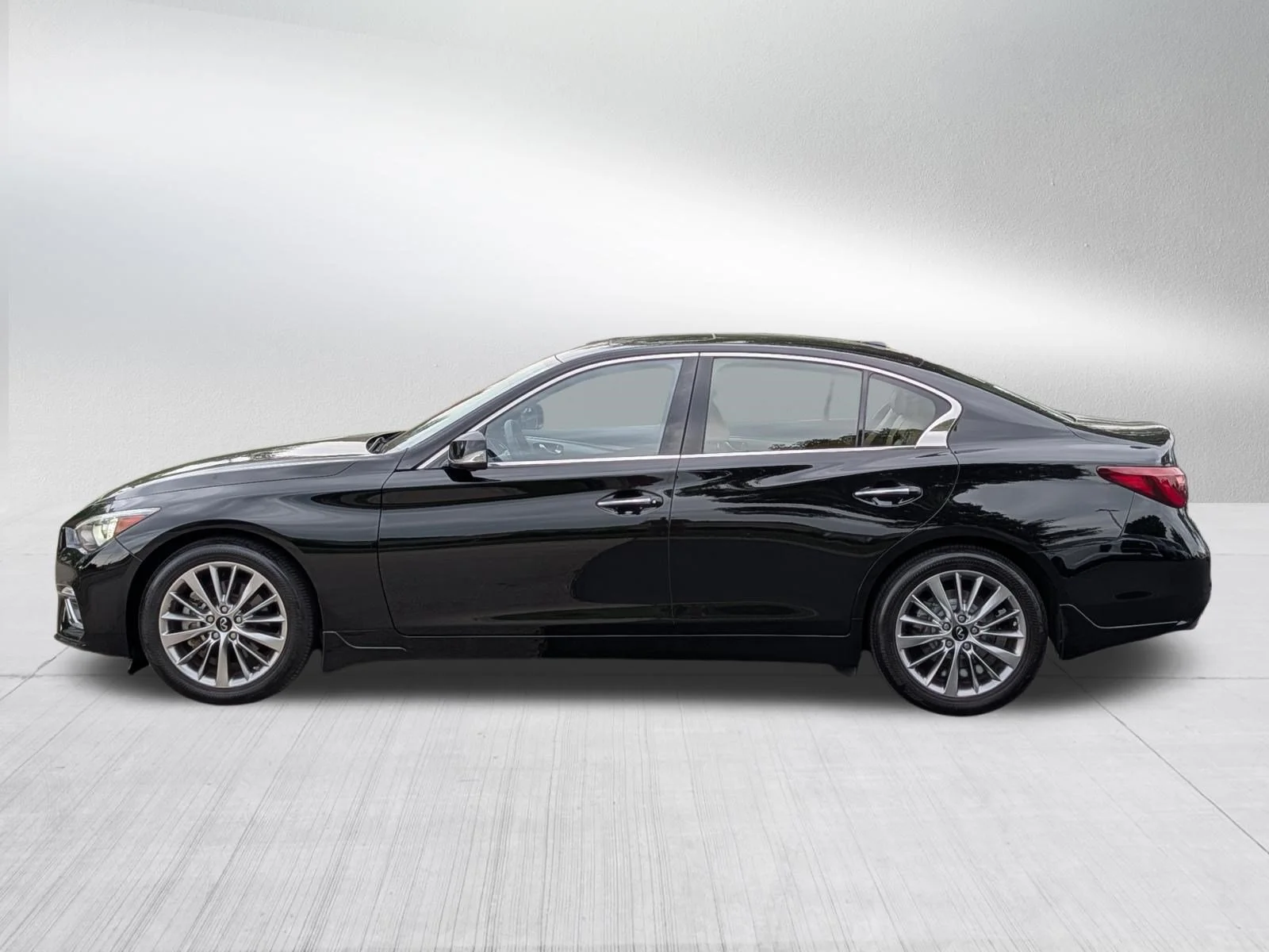 Certified Used 2023 Black Obsidian INFINITI LUXE image 4