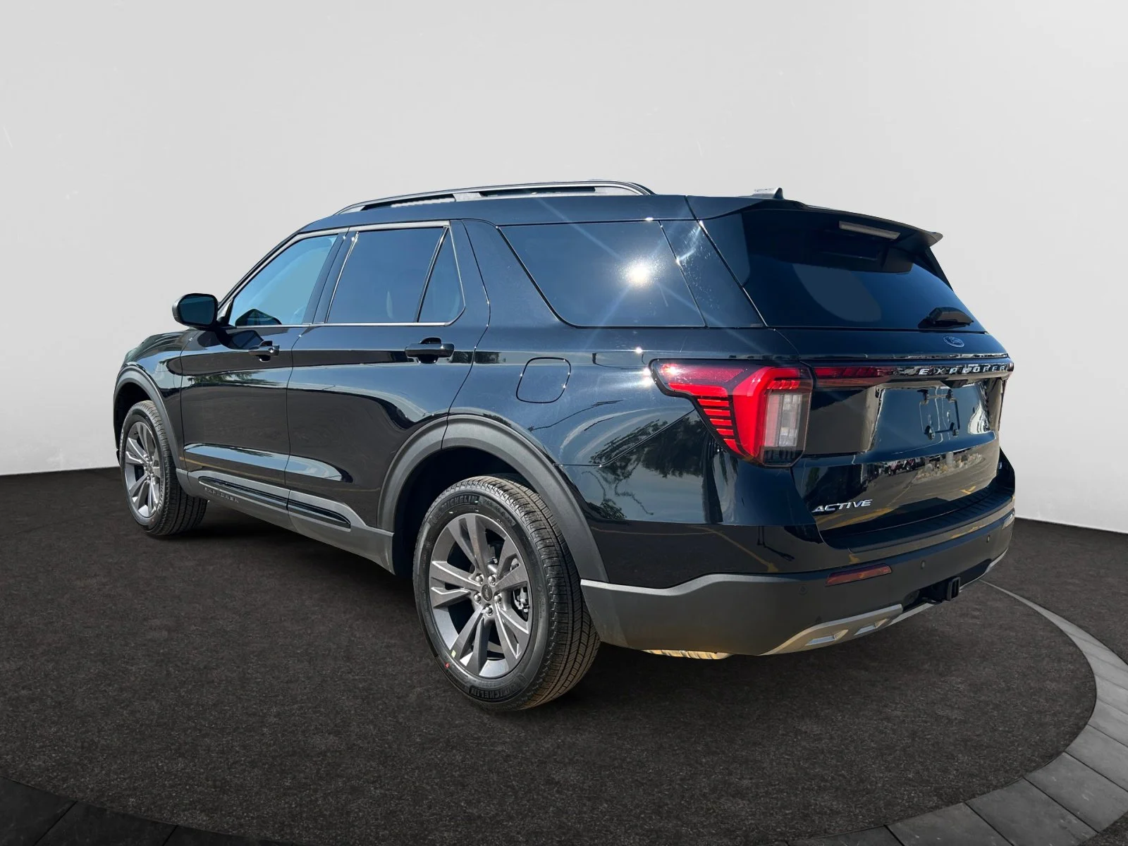 New 2026 Agate Black Metallic Ford Active w/200A Pkg image 3