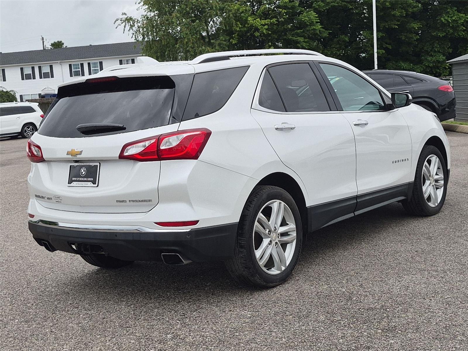Used 2019 Iridescent Pearl Tricoat Chevrolet Premier image 5