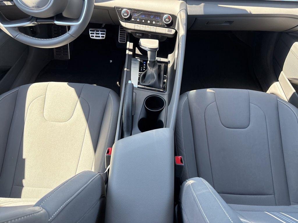 2025 Hyundai Elantra SEL - Photo 18