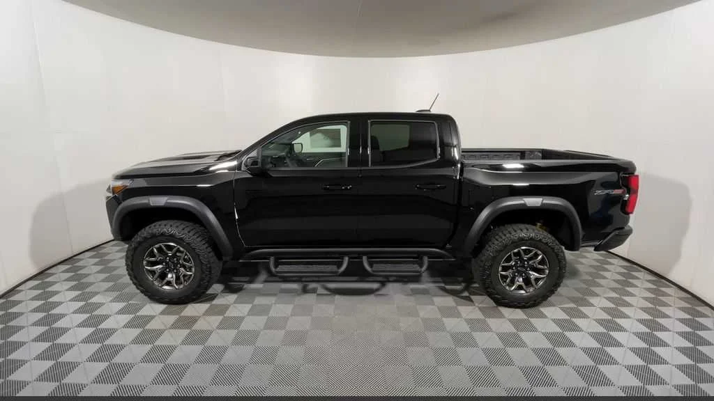 2026 Chevrolet Colorado ZR2 - Photo 9