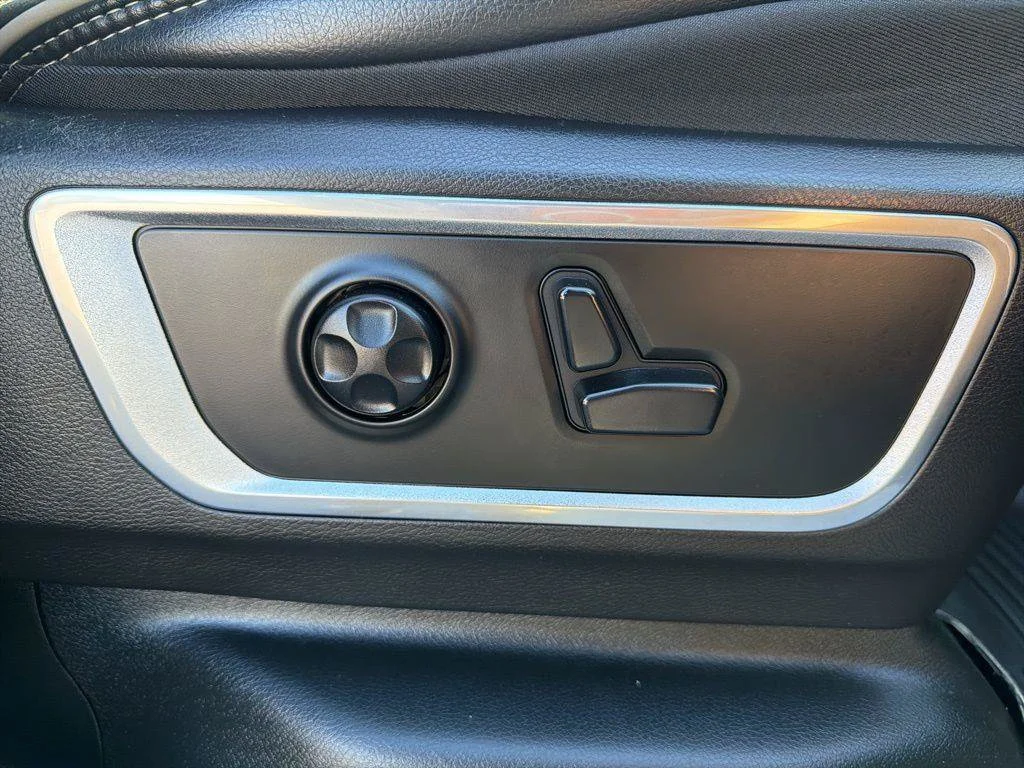 Used 2019 Red Ram Laramie image 28