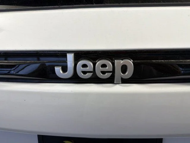New 2026 White Jeep  image 9