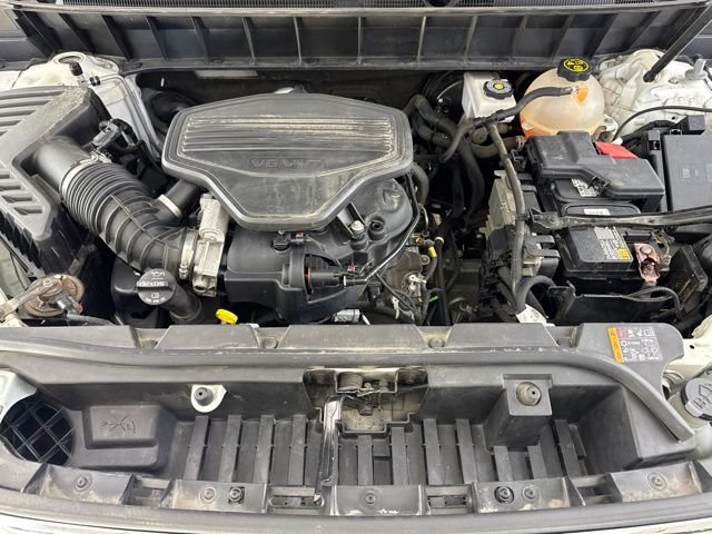 Used 2019 White GMC SLE-2 image 17