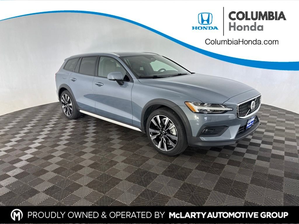 Used 2023 Gray Volvo Ultimate image 1