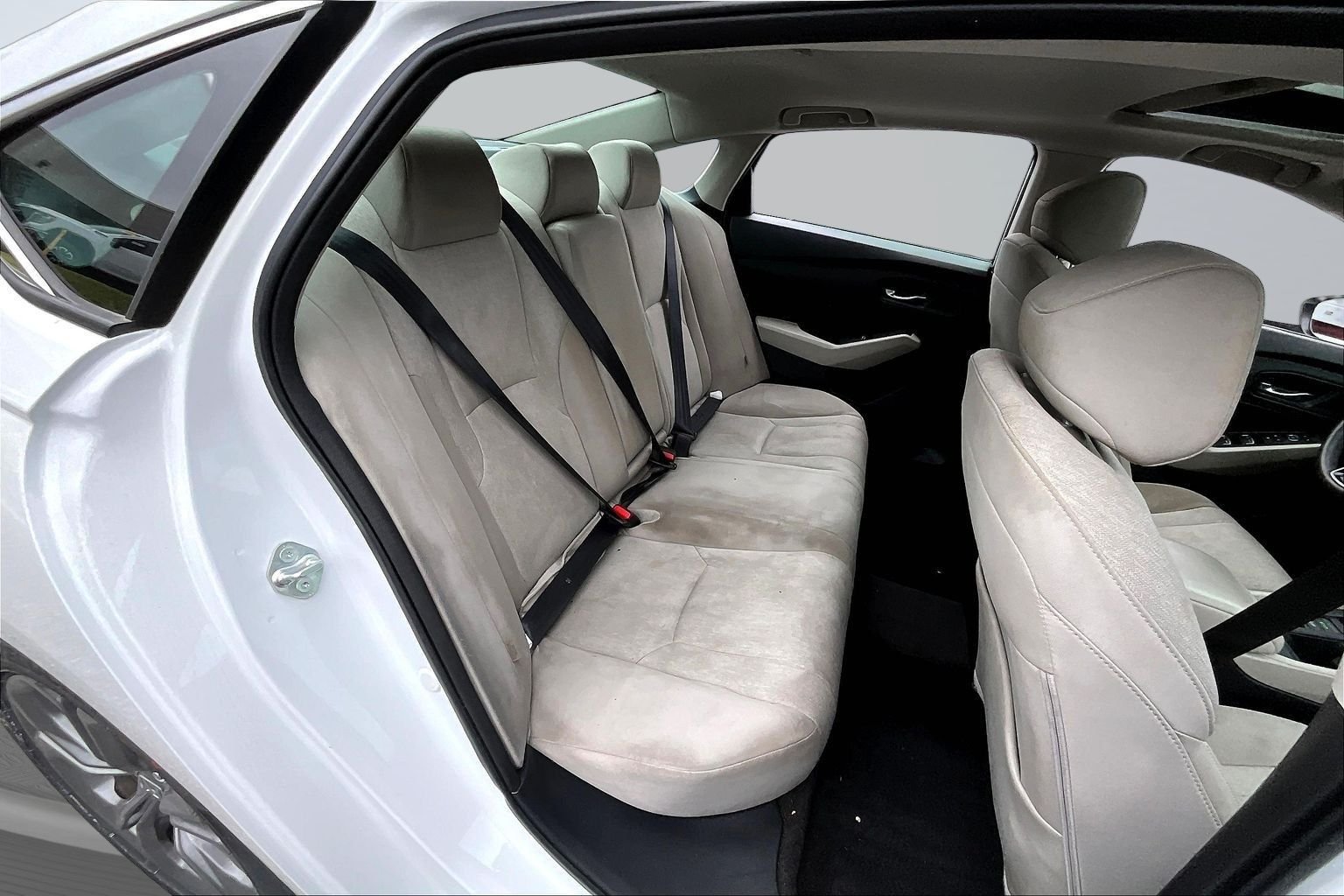 Used 2024 White Honda EX image 25