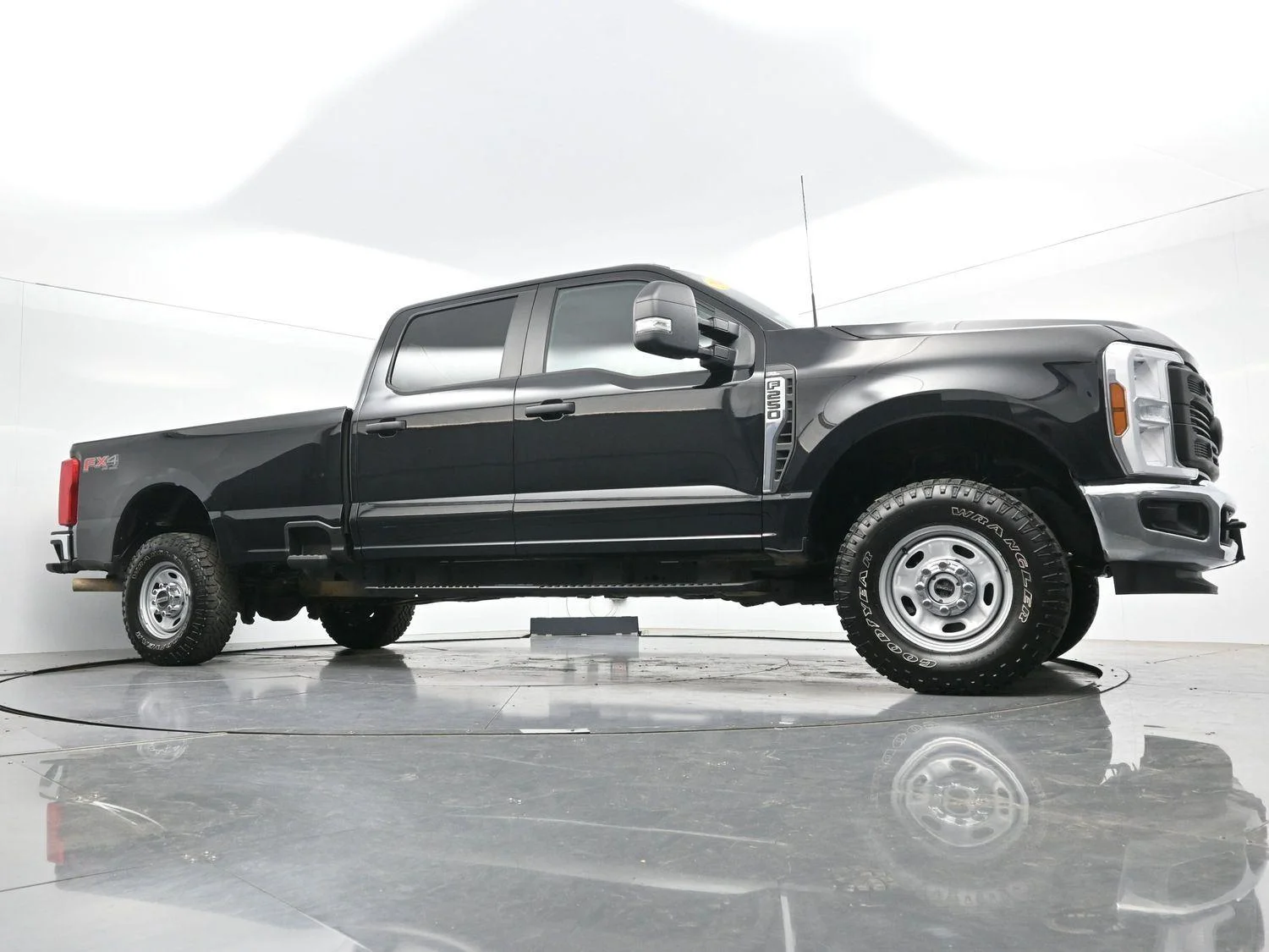 Used 2024 Black Ford XL image 39