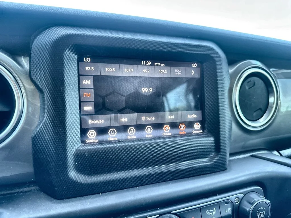 Used 2020 White Jeep Unlimited Sahara image 16
