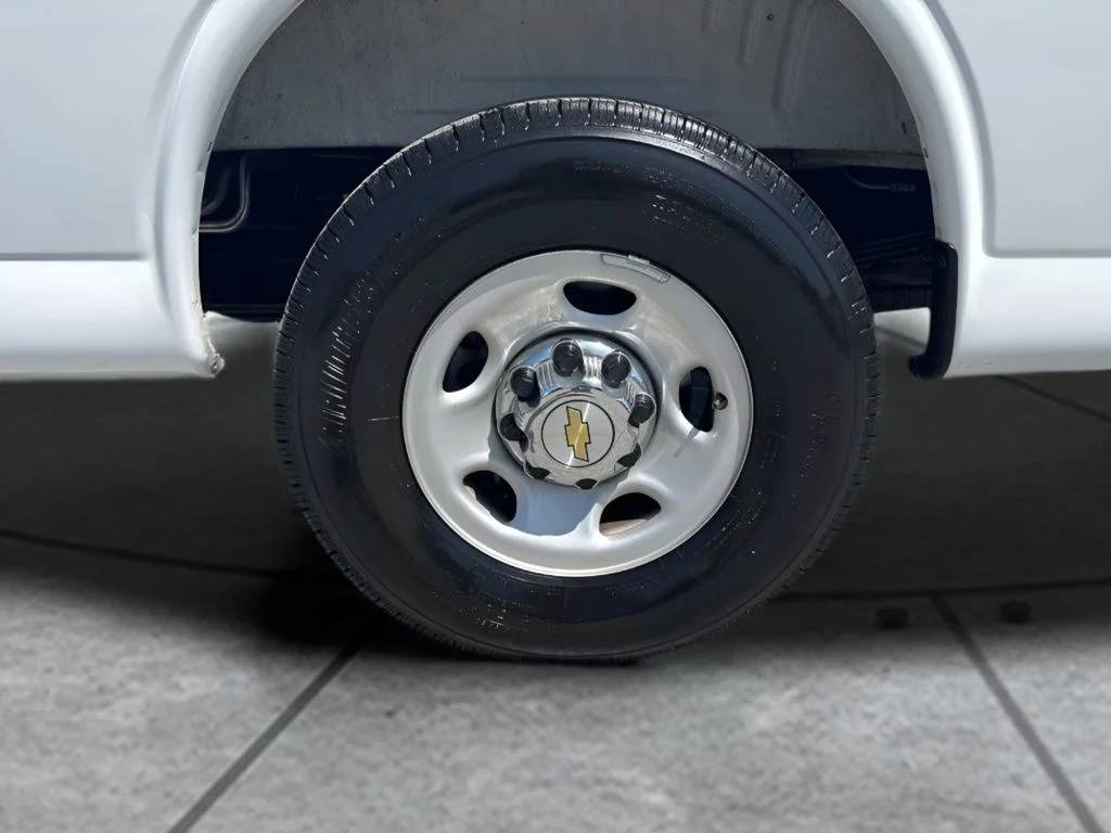 Used 2025 White Chevrolet LT image 25