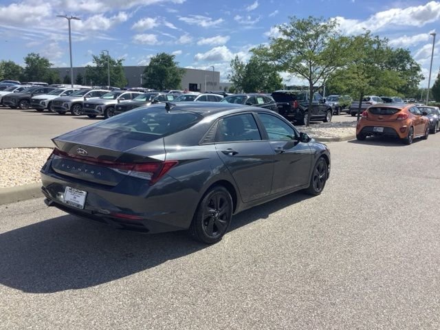 Used 2021 Gray Hyundai SEL image 5