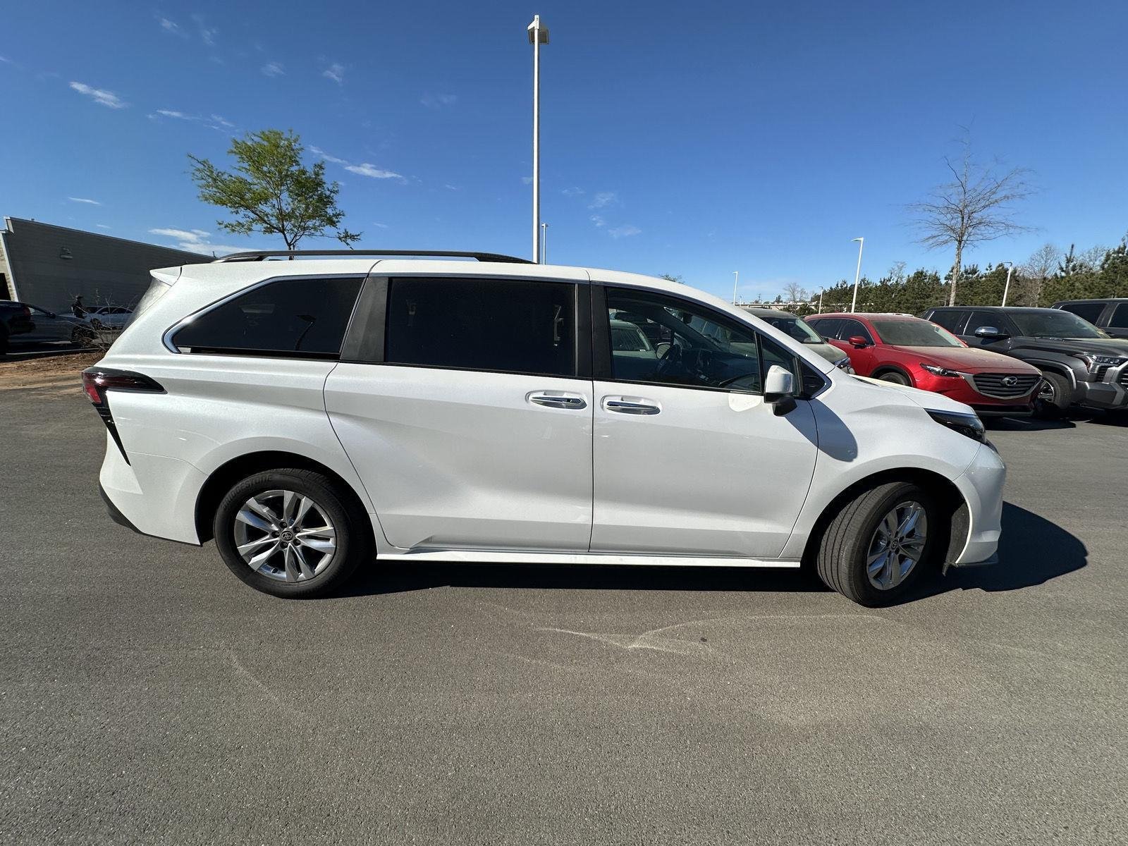 2025 Toyota RAV4 XSE - Photo 99