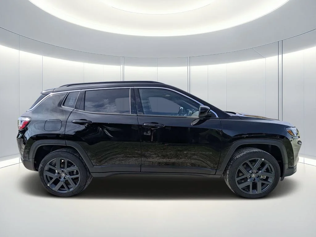 New 2026 Diamond Black Crystal Pearlcoat Jeep Latitude image 3