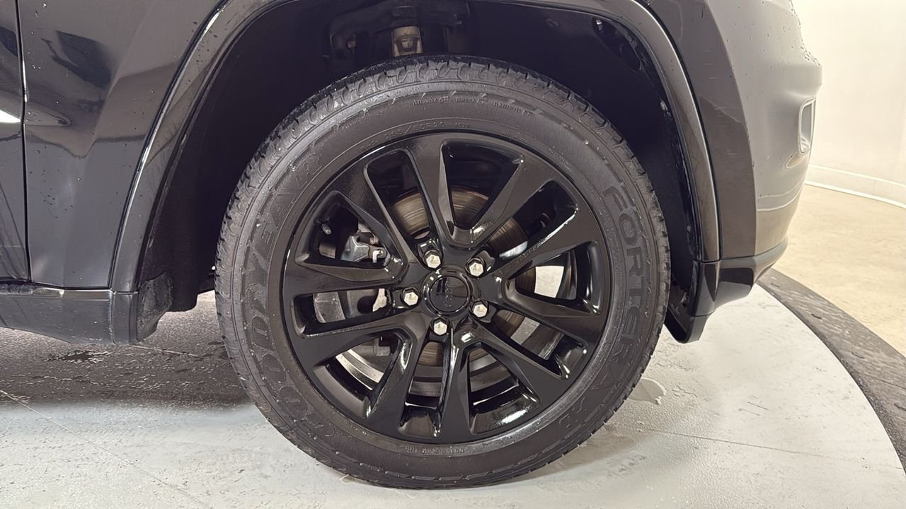 Used 2018 Black Jeep Altitude image 21