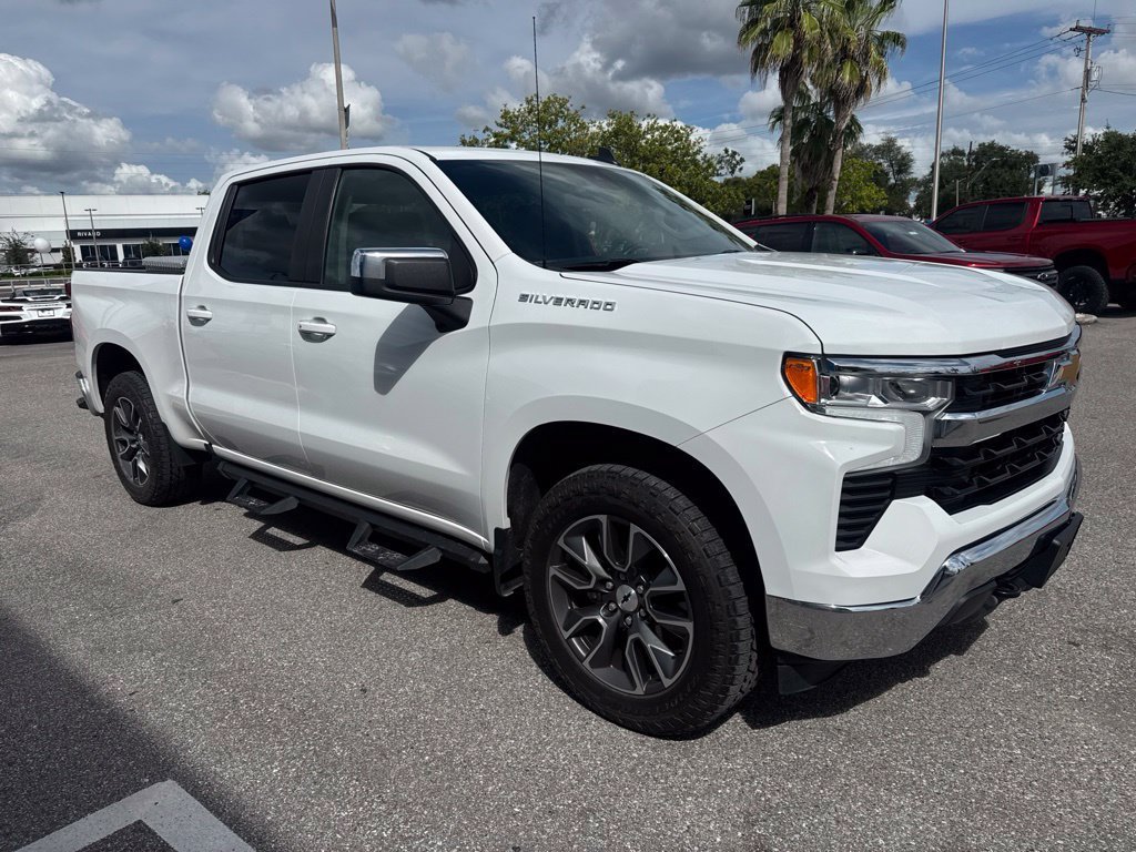 Used 2024 Summit White Chevrolet LT image 3