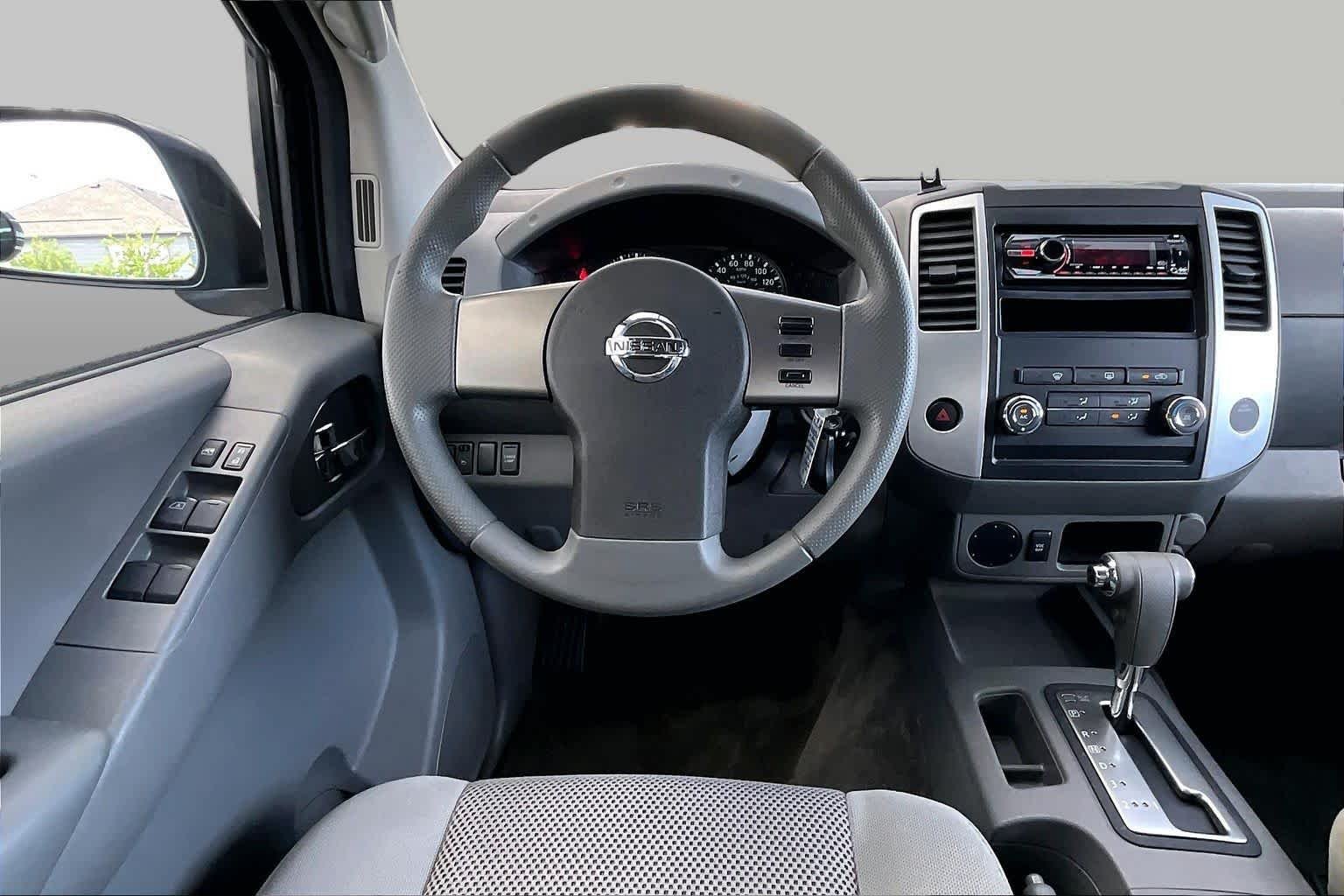 Used 2010 Super Black Nissan SE image 5