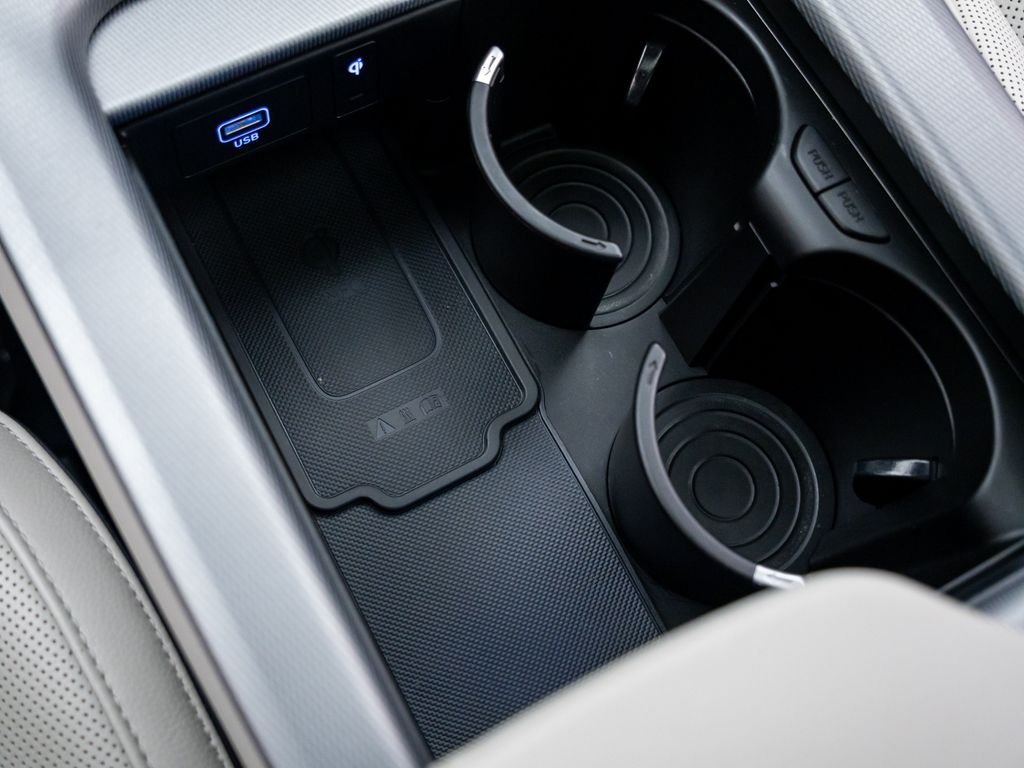 Used 2023 Graphite Hyundai Limited image 24