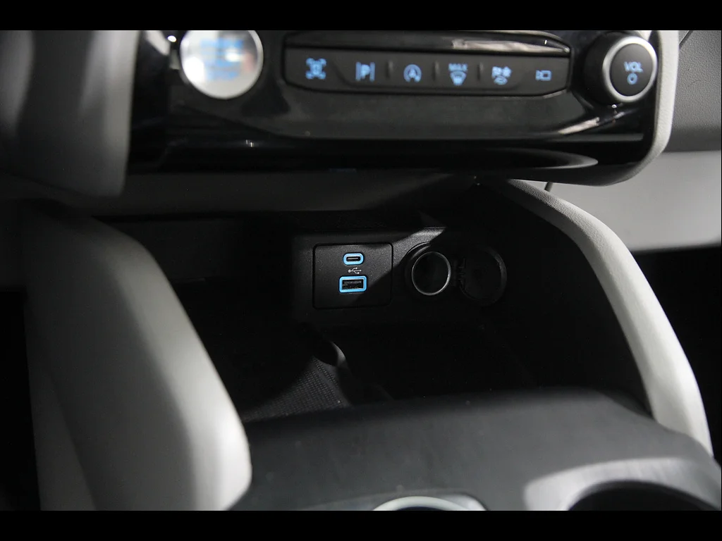 Used 2023 Iconic Silver Ford Platinum image 15