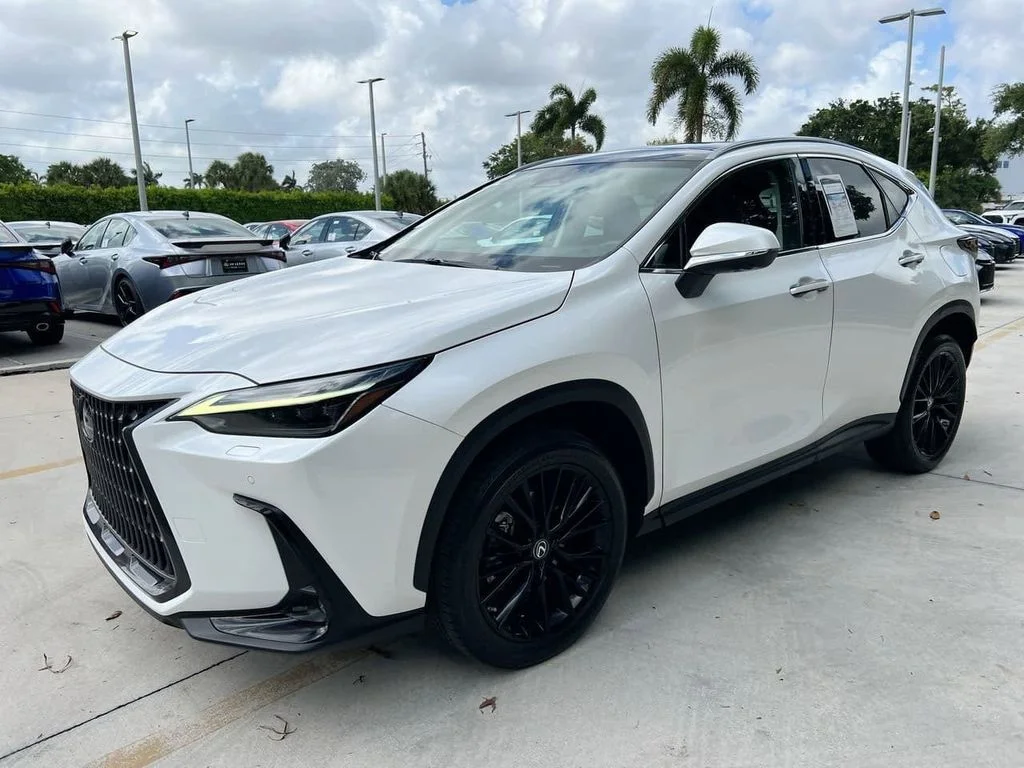 Used 2022 White Pearl Lexus 350 Luxury image 3
