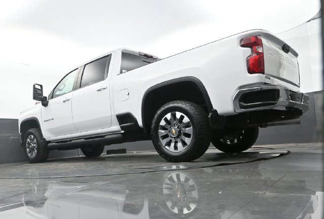 Used 2024 Summit White Chevrolet LT image 25