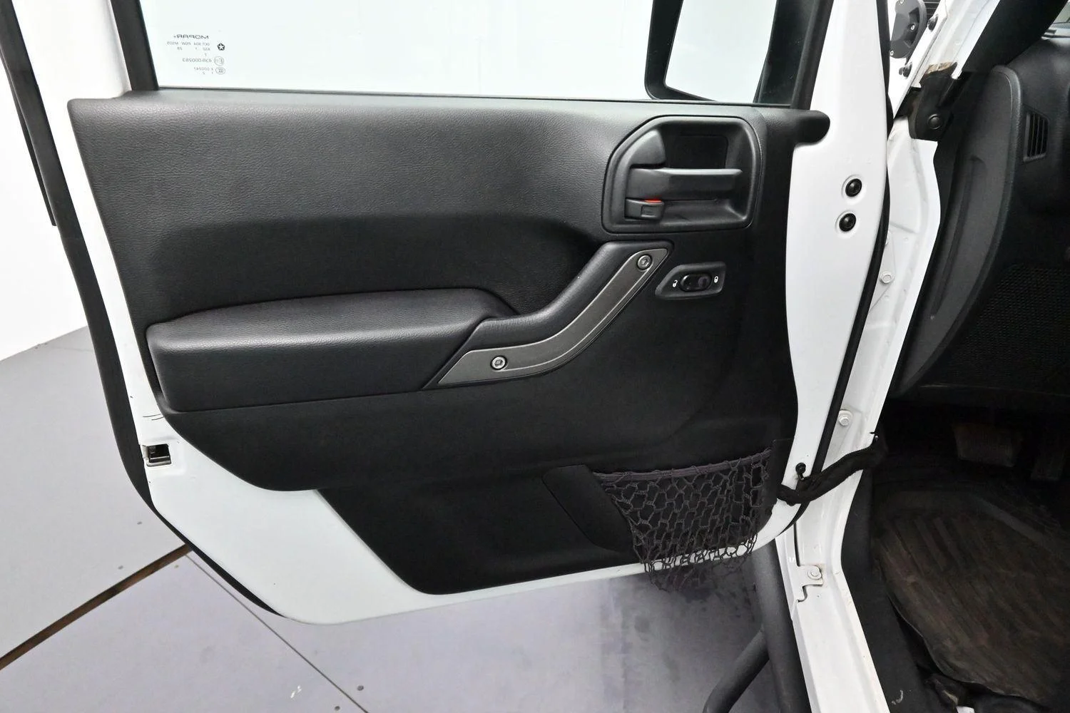 Used 2017 Bright White Clearcoat Jeep Sport image 11