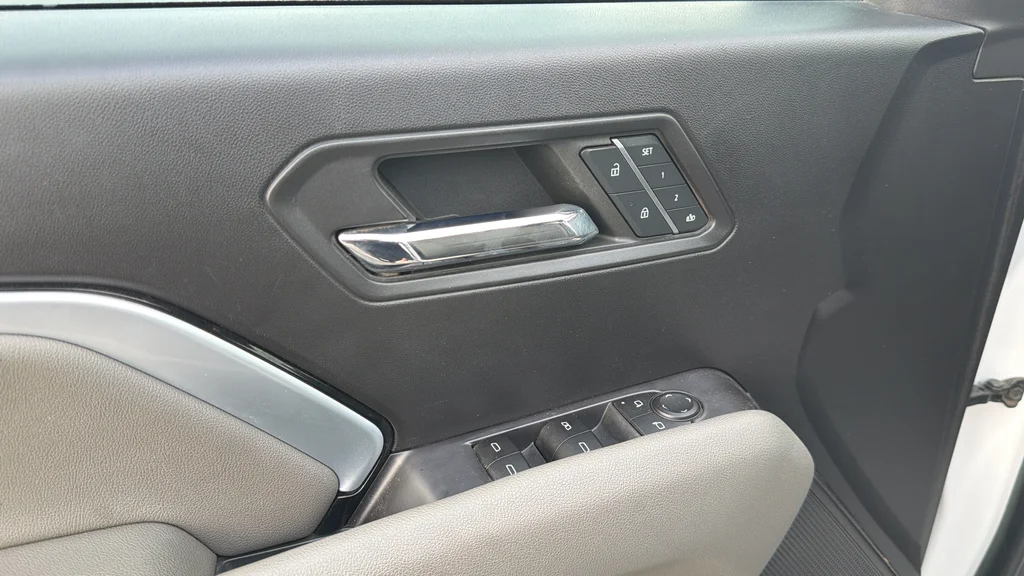 Used 2023 White Chevrolet ZR2 image 21