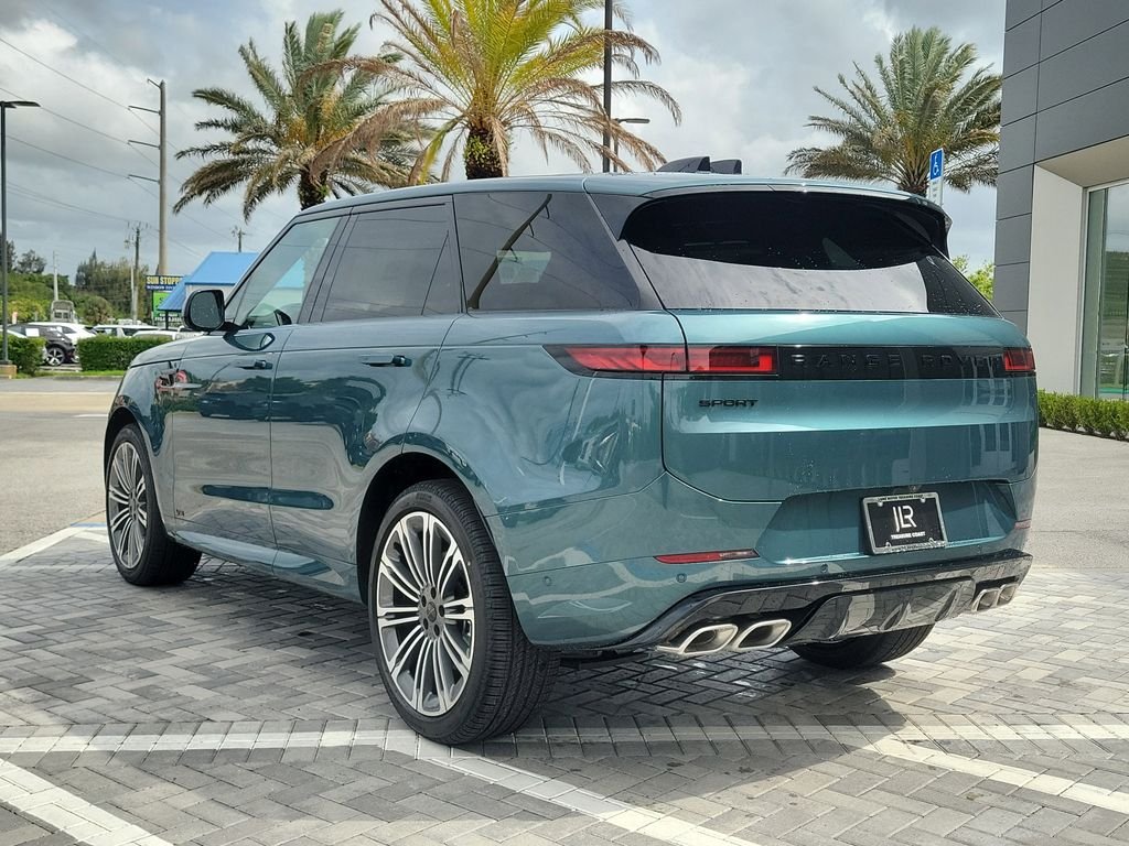 New 2026 Giola Green Land Rover Dynamic SE image 3