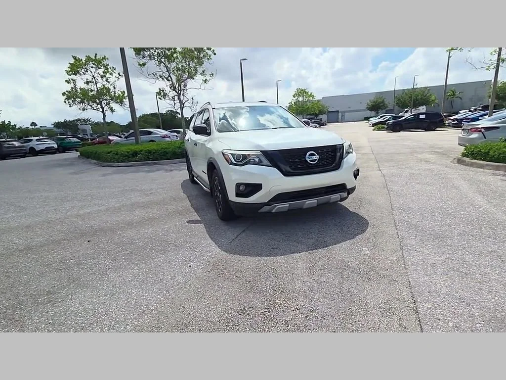 Used 2020 Pearl White Tricoat Nissan SL image 52