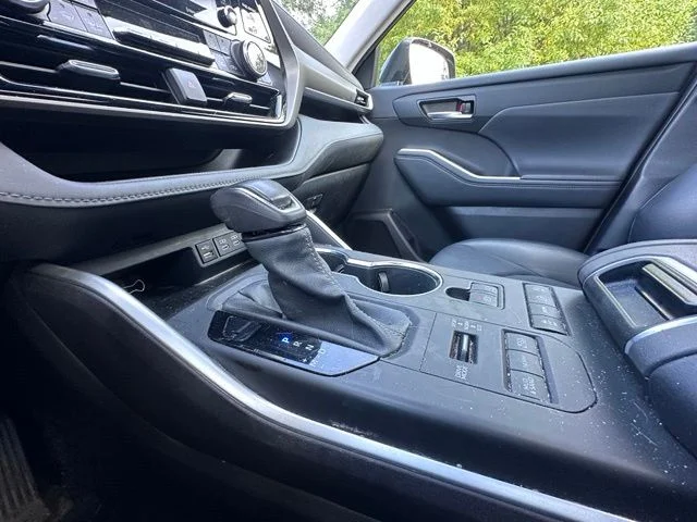 Used 2022 Black Toyota XLE image 16