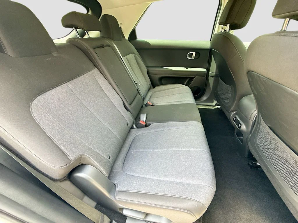 Used 2023 White Hyundai SE image 27