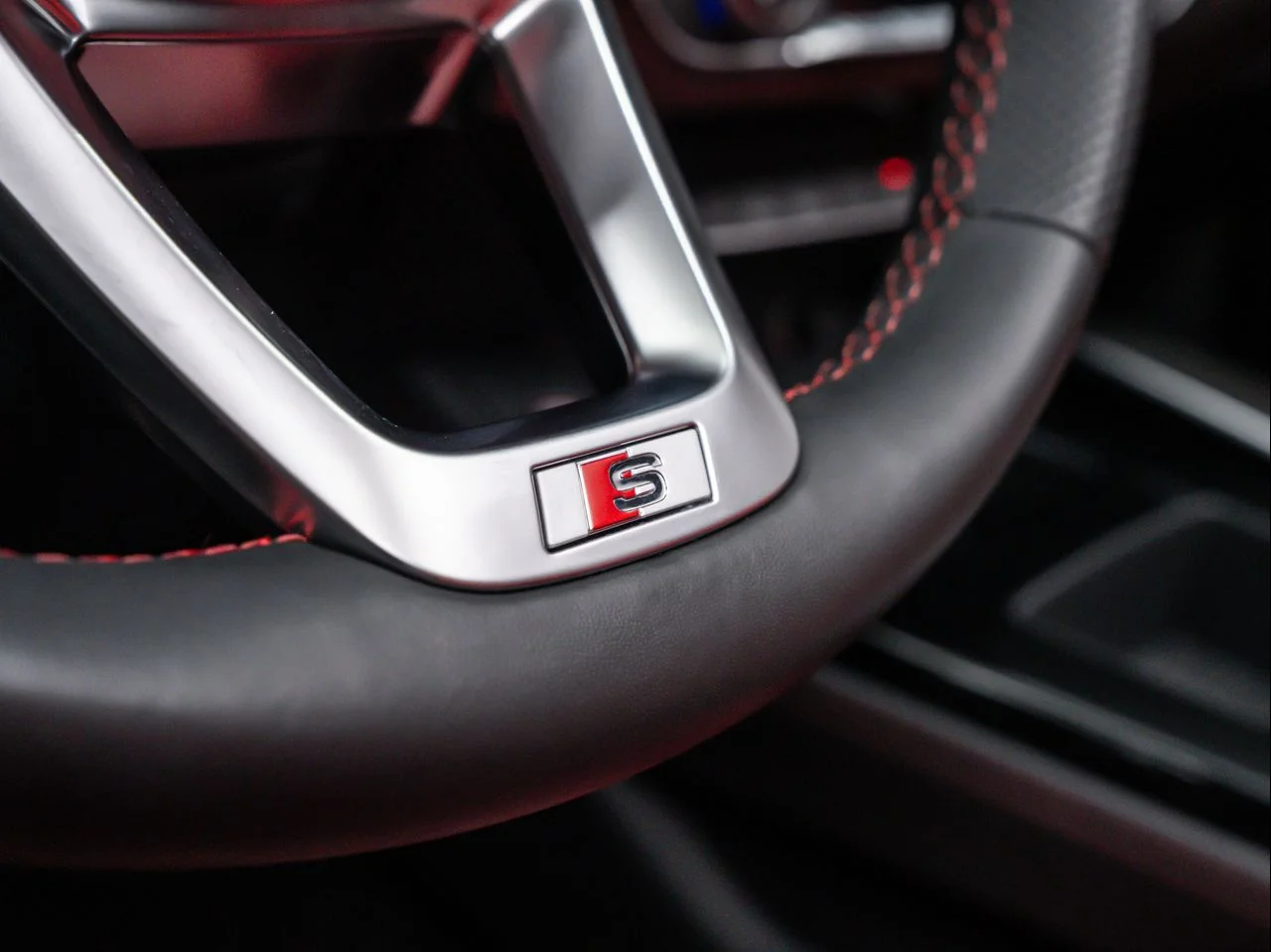 Used 2024 DAYTONA GRAY PEARL EFFECT Audi Premium Plus TFSI quattro Tiptronic image 31