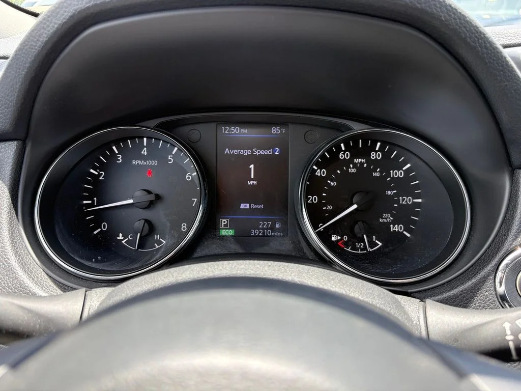 Used 2018 Silver Nissan SL image 25
