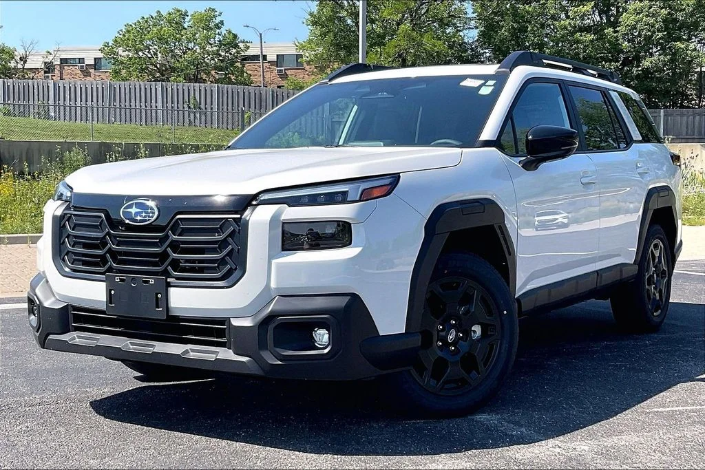 New 2026 CRYSTAL WHITE PEARL Subaru Limited image 2